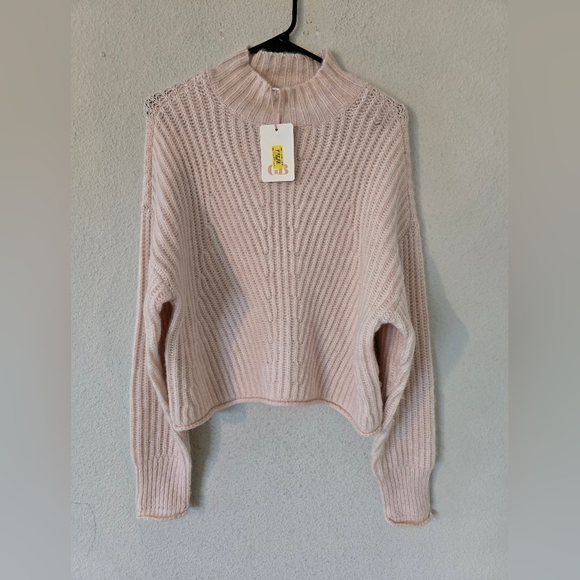 GB Sweater Womens Sz M Pink Crew Neck Cropped Long Sleeve Cable Knit New - Picture 4 of 12